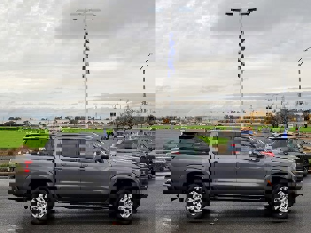 Used 2023 Nissan Frontier SV w/ Tow Package image 6