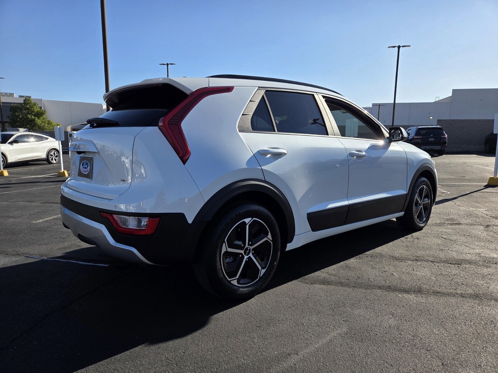 Used 2024 Kia Niro EX image 5
