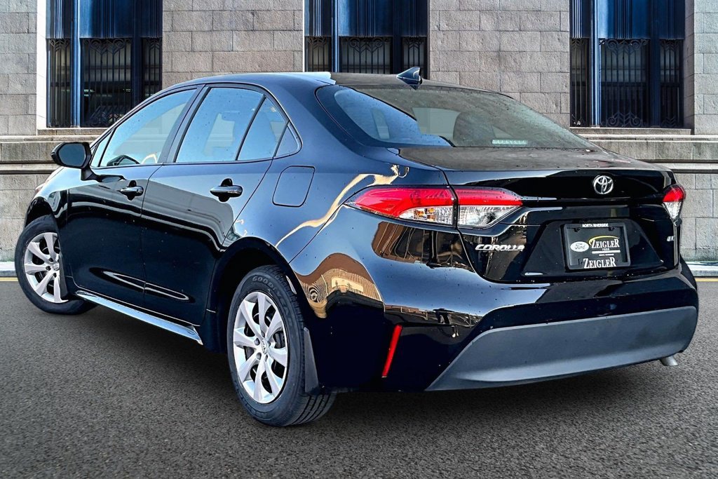 Used 2025 Toyota Corolla LE FWD image 10