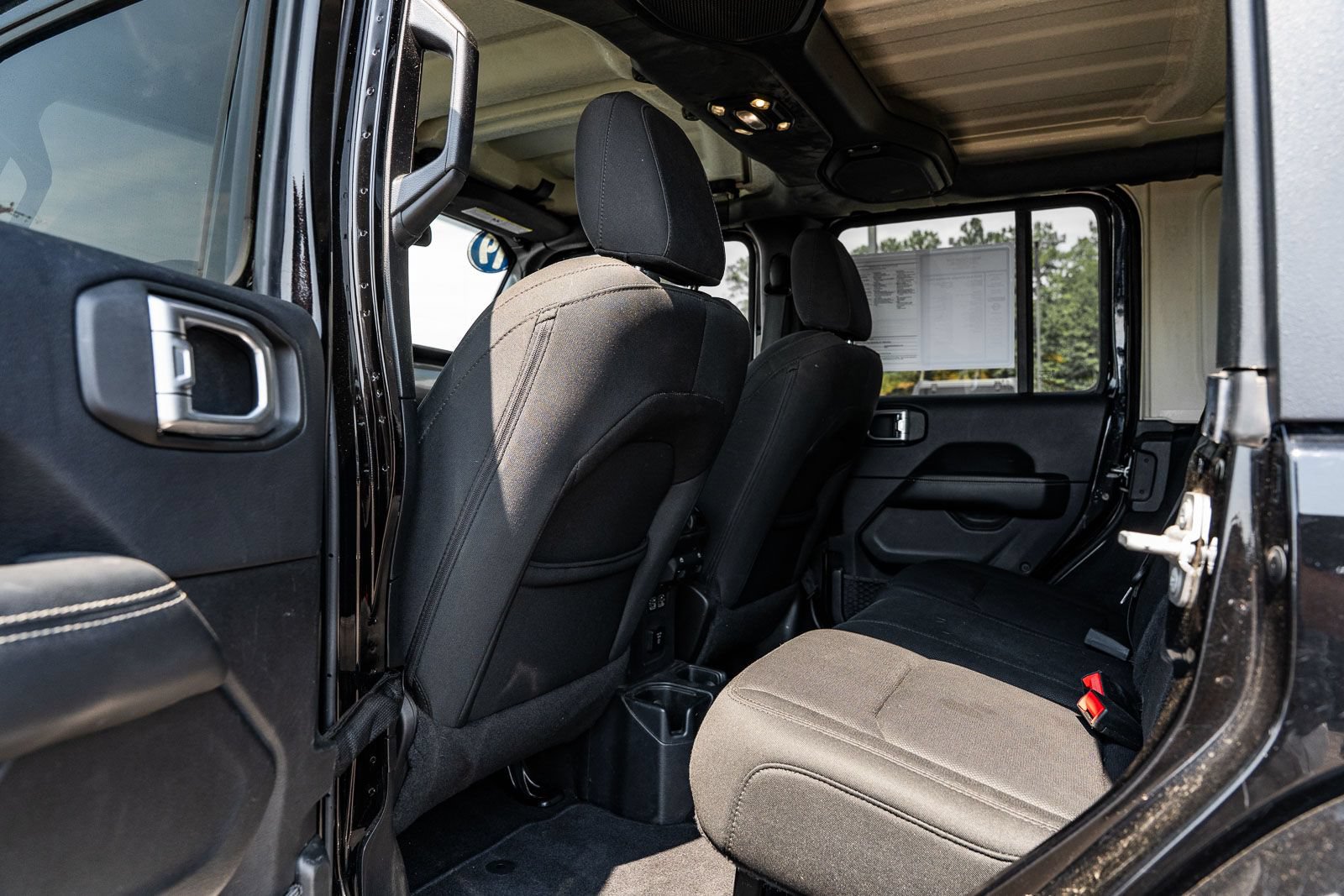 Used 2019 Jeep Wrangler Unlimited Sahara AWD/4WD image 16