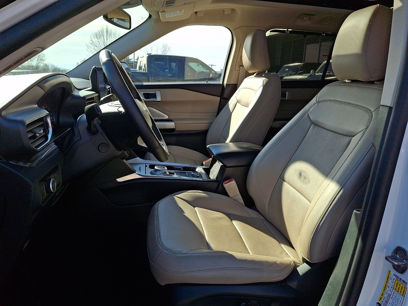 Certified 2023 Ford Explorer Limited w/ Limited Technology Package image 16