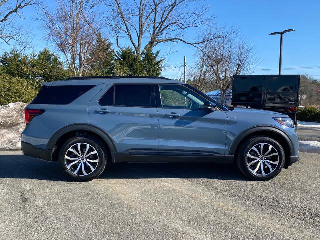Certified 2025 Ford Explorer ST-Line image 3