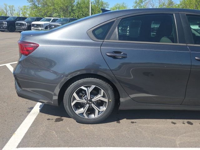 Used 2021 Kia Forte LXS FWD image 7