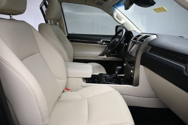 Used 2020 Lexus GX 460 Luxury w/ Luxury Sport Package AWD/4WD image 28