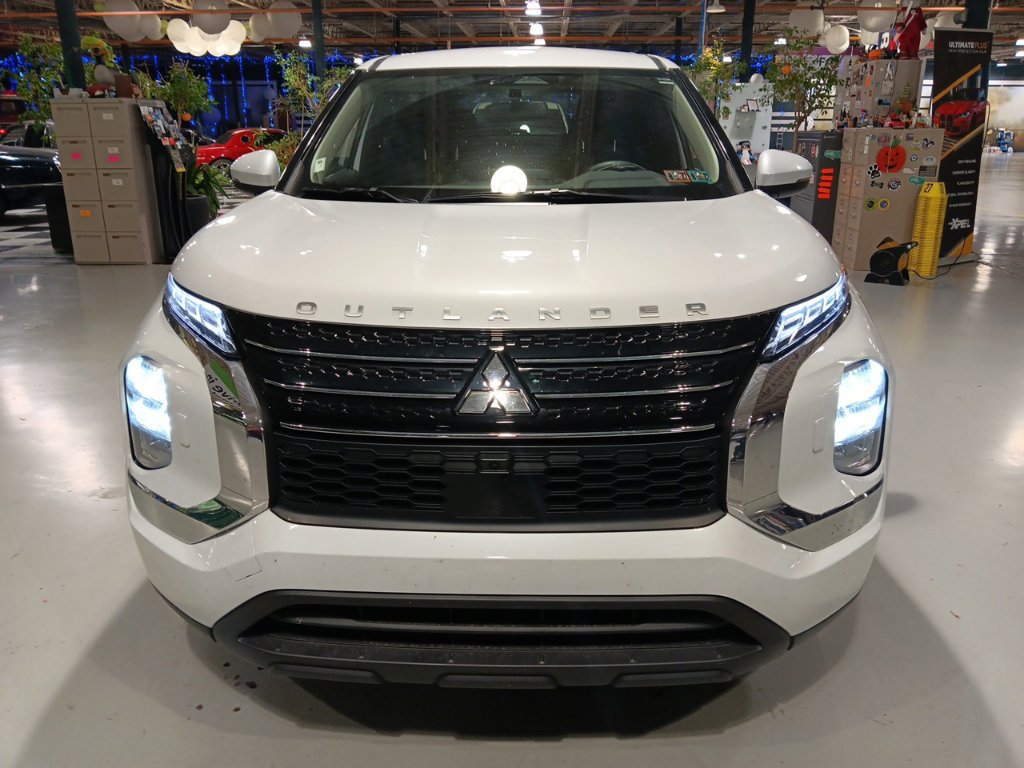 Used 2024 Mitsubishi Outlander ES AWD/4WD image 9