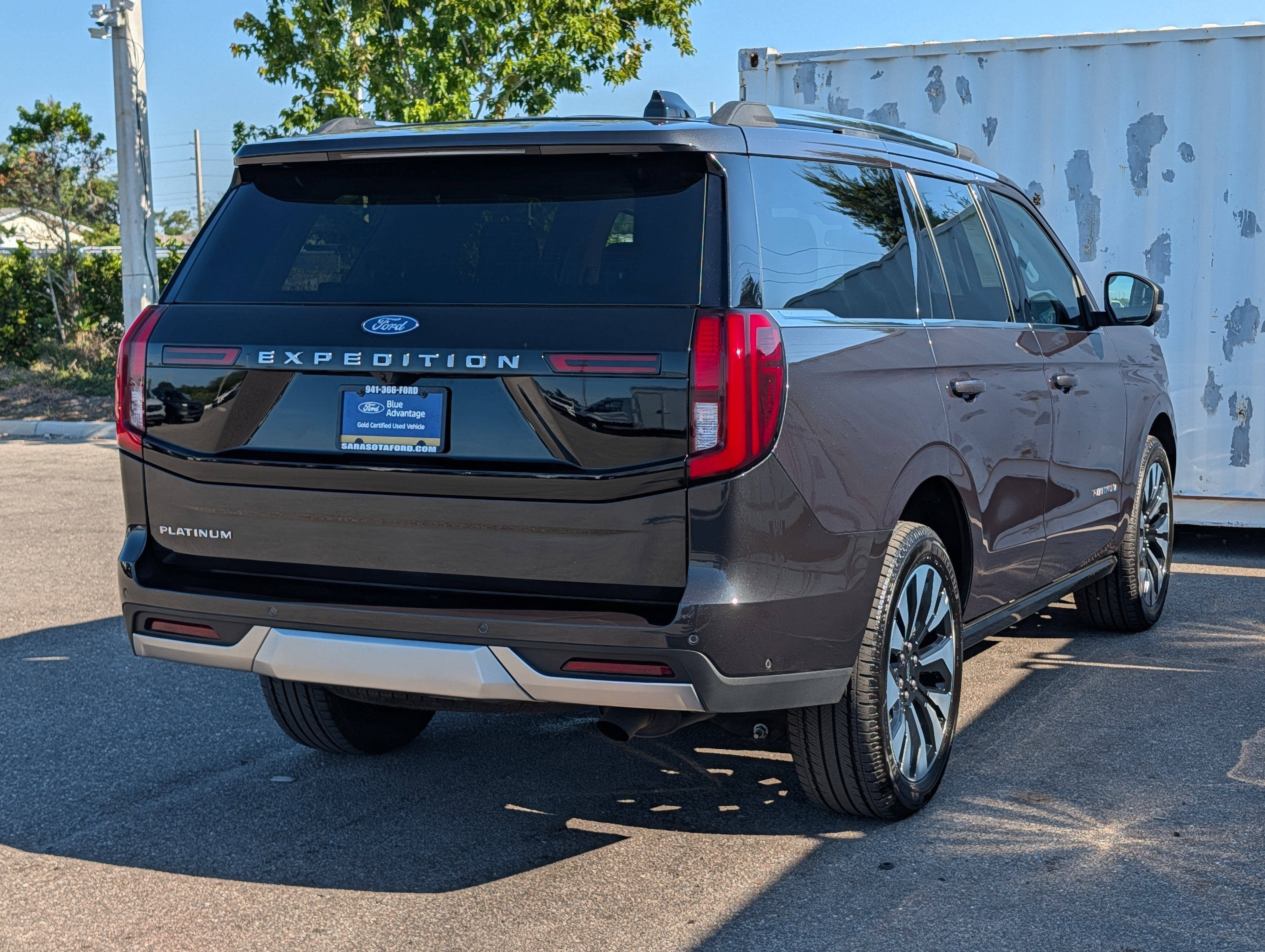 Certified 2025 Ford Expedition Platinum w/ Driver's Package AWD/4WD image 4
