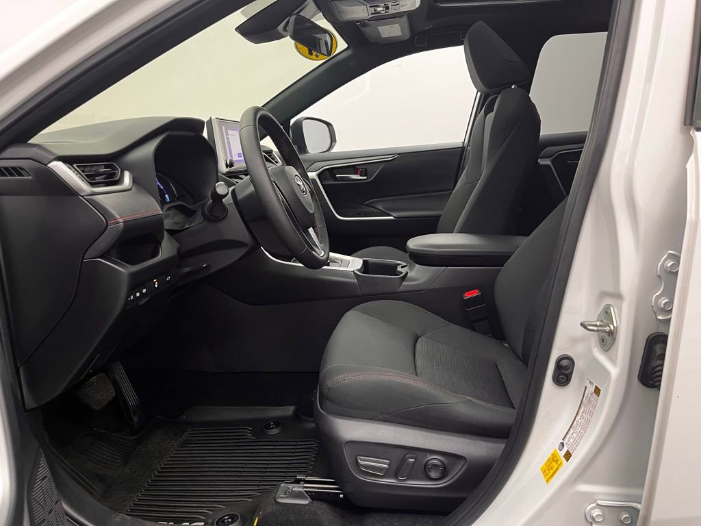 Used 2023 Toyota RAV4 SE w/ Weather & Moonroof Package image 20