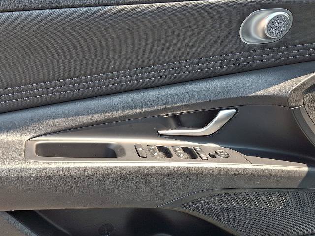 Used 2023 Hyundai Elantra SEL w/ Convenience Package FWD image 12