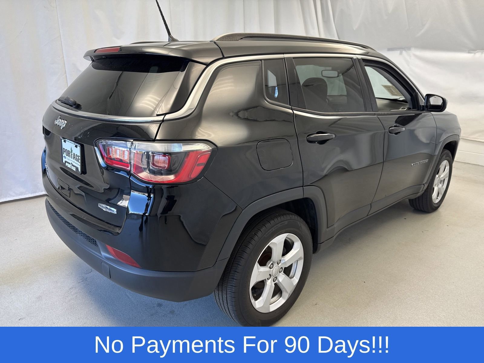 Used 2017 Jeep Compass Latitude image 2