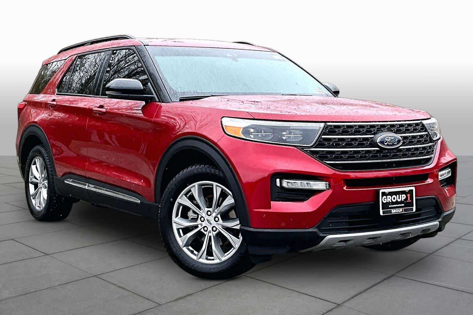 Certified 2023 Ford Explorer XLT w/ Equipment Group 202A AWD/4WD image 3
