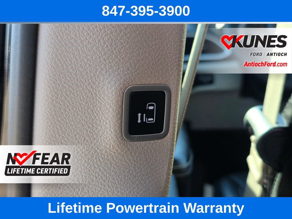 Used 2024 Chrysler Pacifica Touring-L image 25