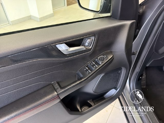 Certified 2025 Ford Escape ST-Line FWD image 15
