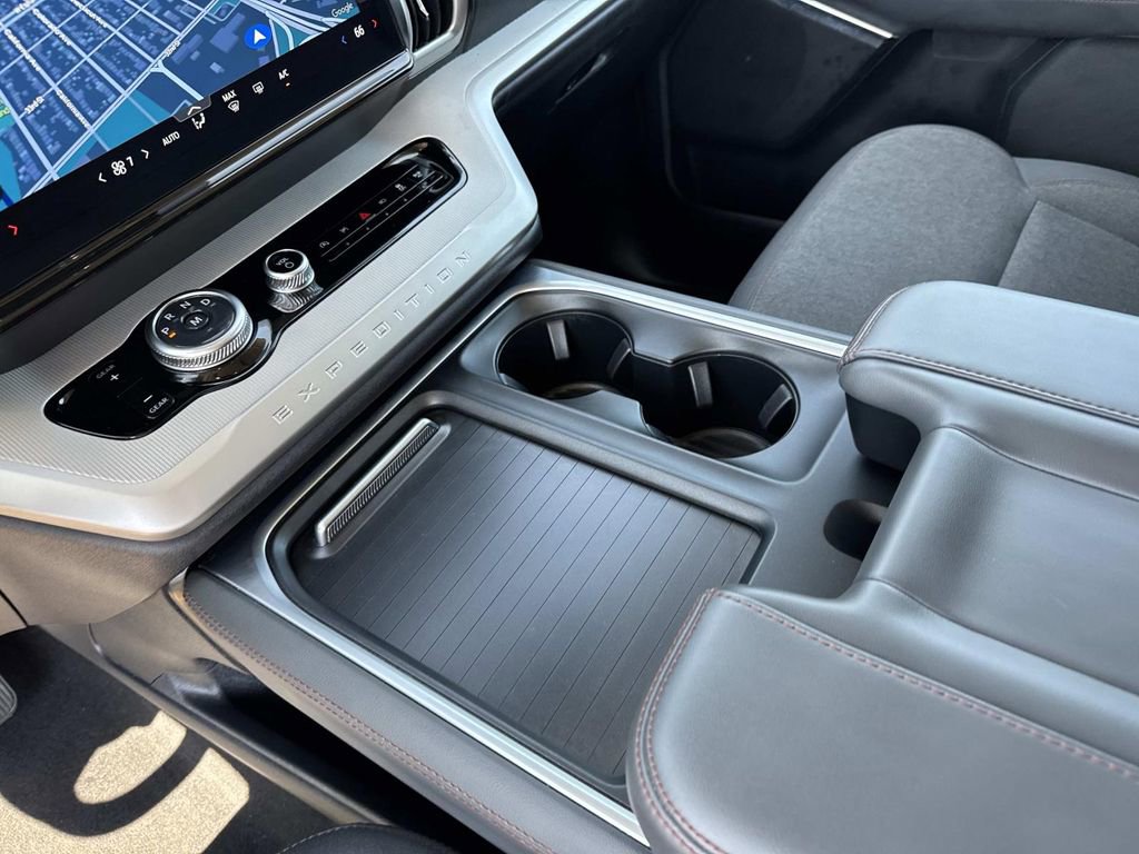 Certified 2025 Ford Expedition Active image 28