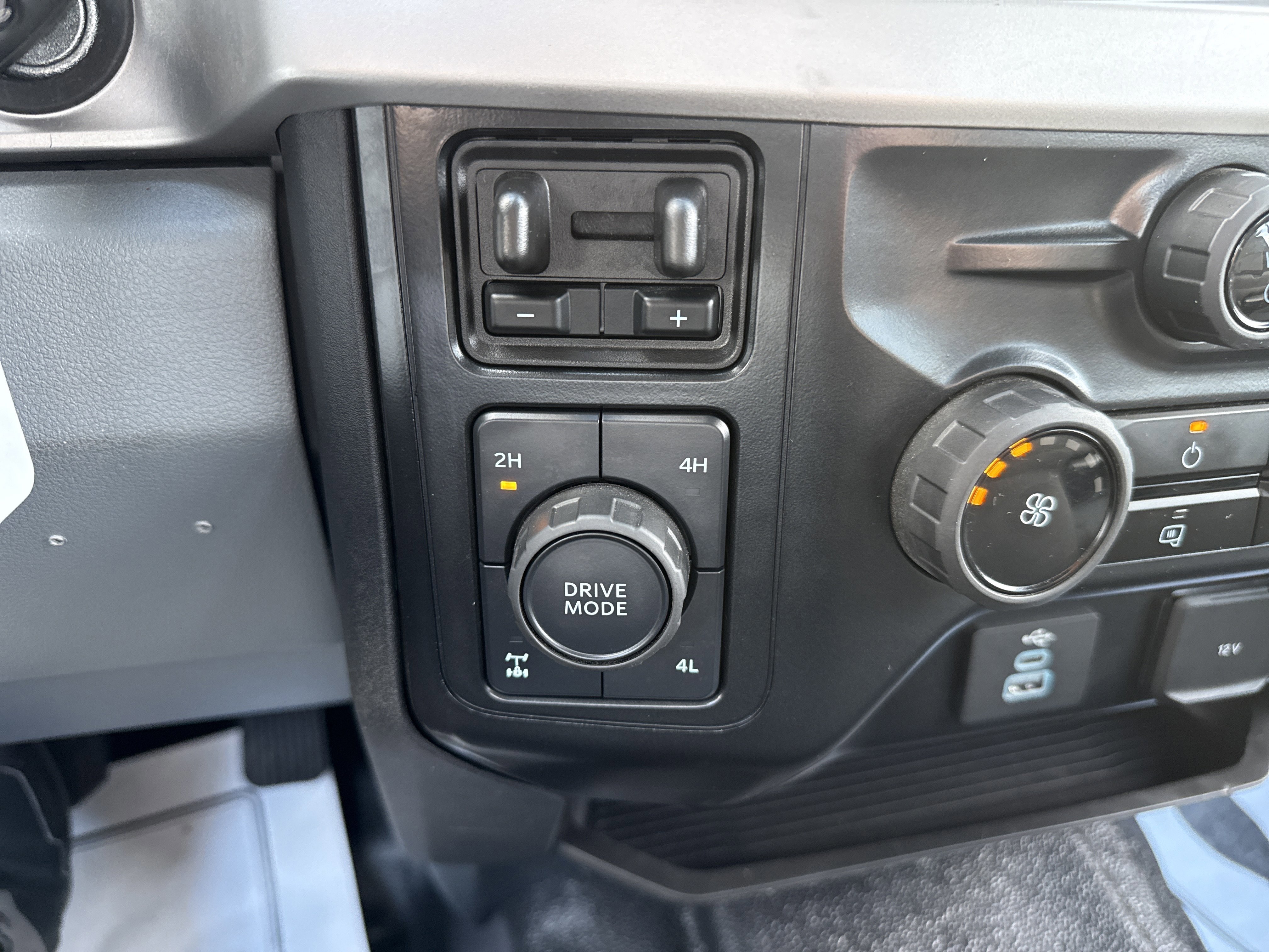 Certified 2024 Ford F250 XL w/ XL Chrome Package AWD/4WD image 23