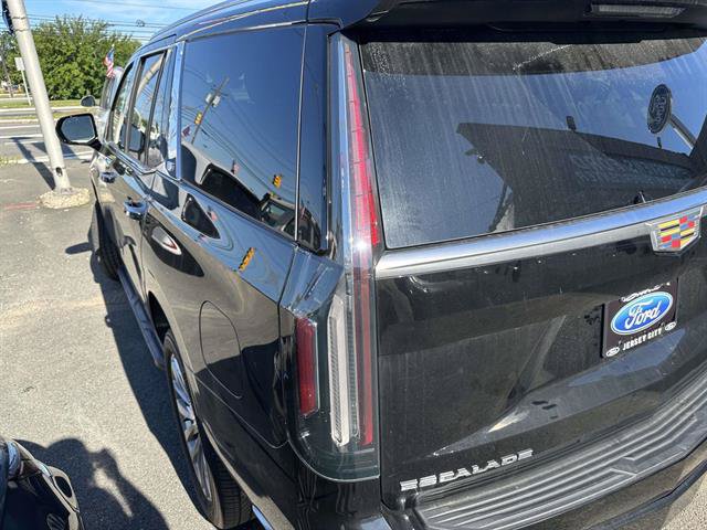 Used 2024 Cadillac Escalade Premium Luxury AWD/4WD image 6