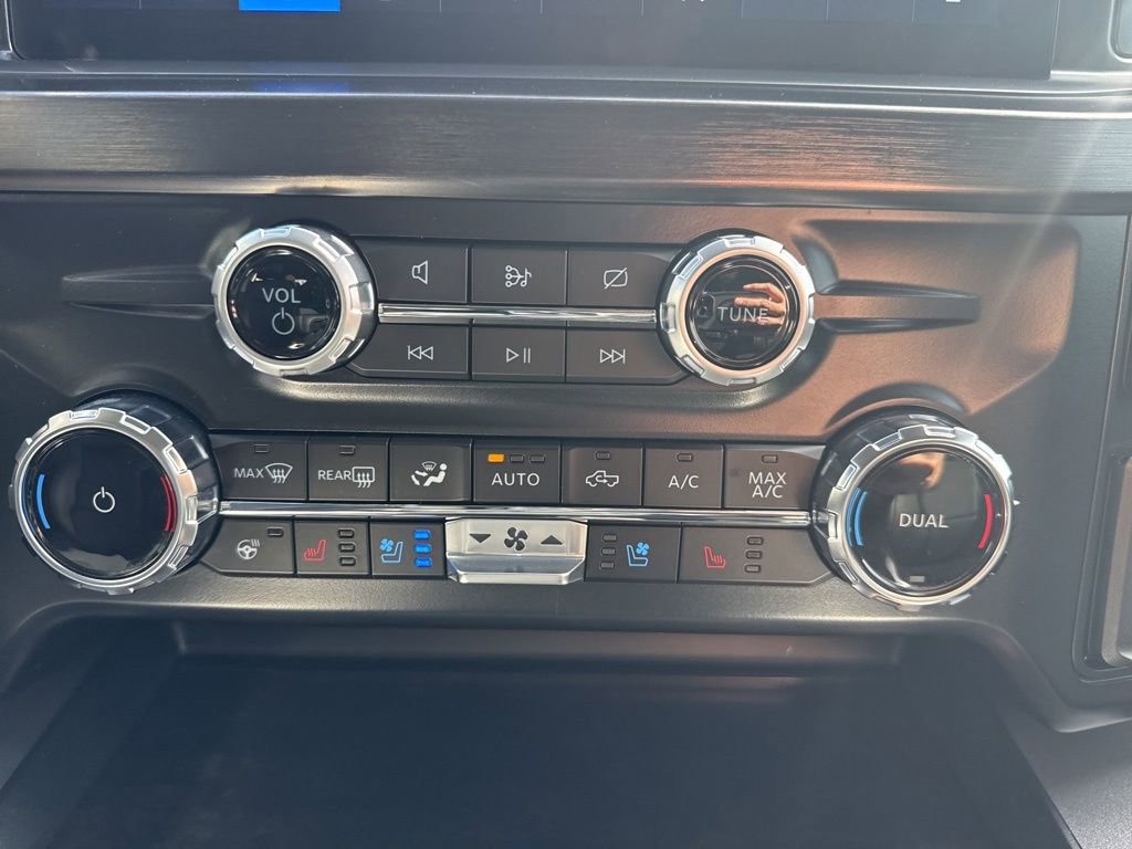 Certified 2024 Ford F250 Lariat w/ Black Appearance Package image 31