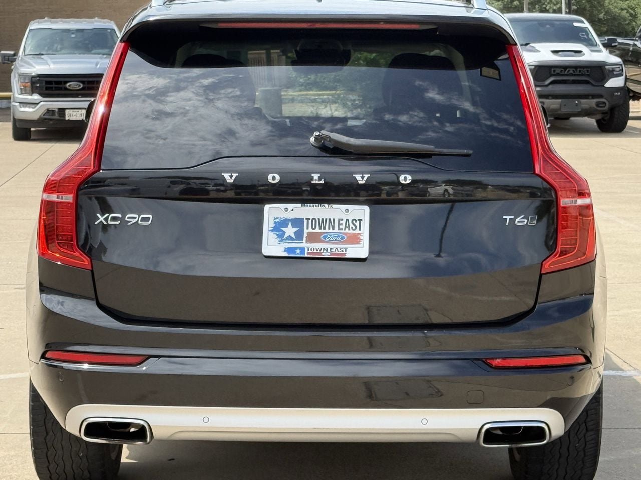 Used 2018 Volvo XC90 T6 Momentum w/ Convenience Package AWD/4WD image 6