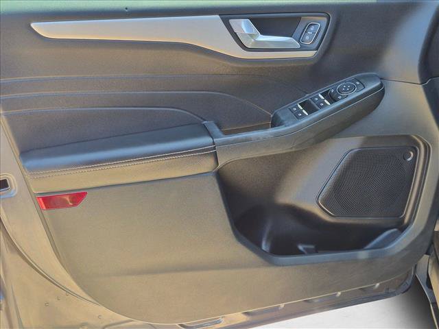 Certified 2021 Ford Escape SE w/ SE Sport Appearance Package FWD image 6