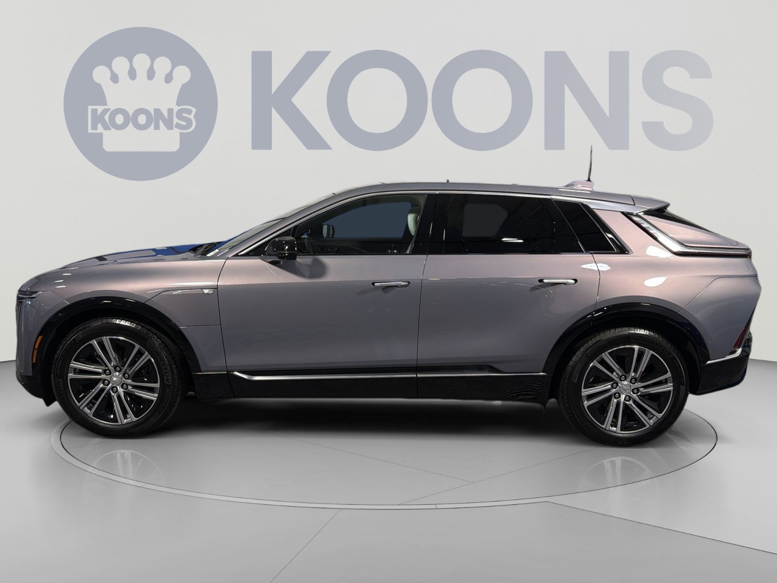 Used 2024 Cadillac Lyriq Luxury AWD/4WD image 2