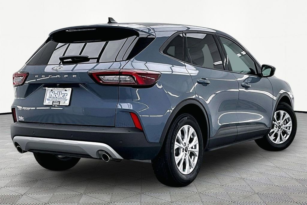Certified 2025 Ford Escape Active w/ Active Premium Tech Pack FWD image 2