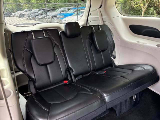 Used 2024 Chrysler Pacifica Touring-L FWD image 30