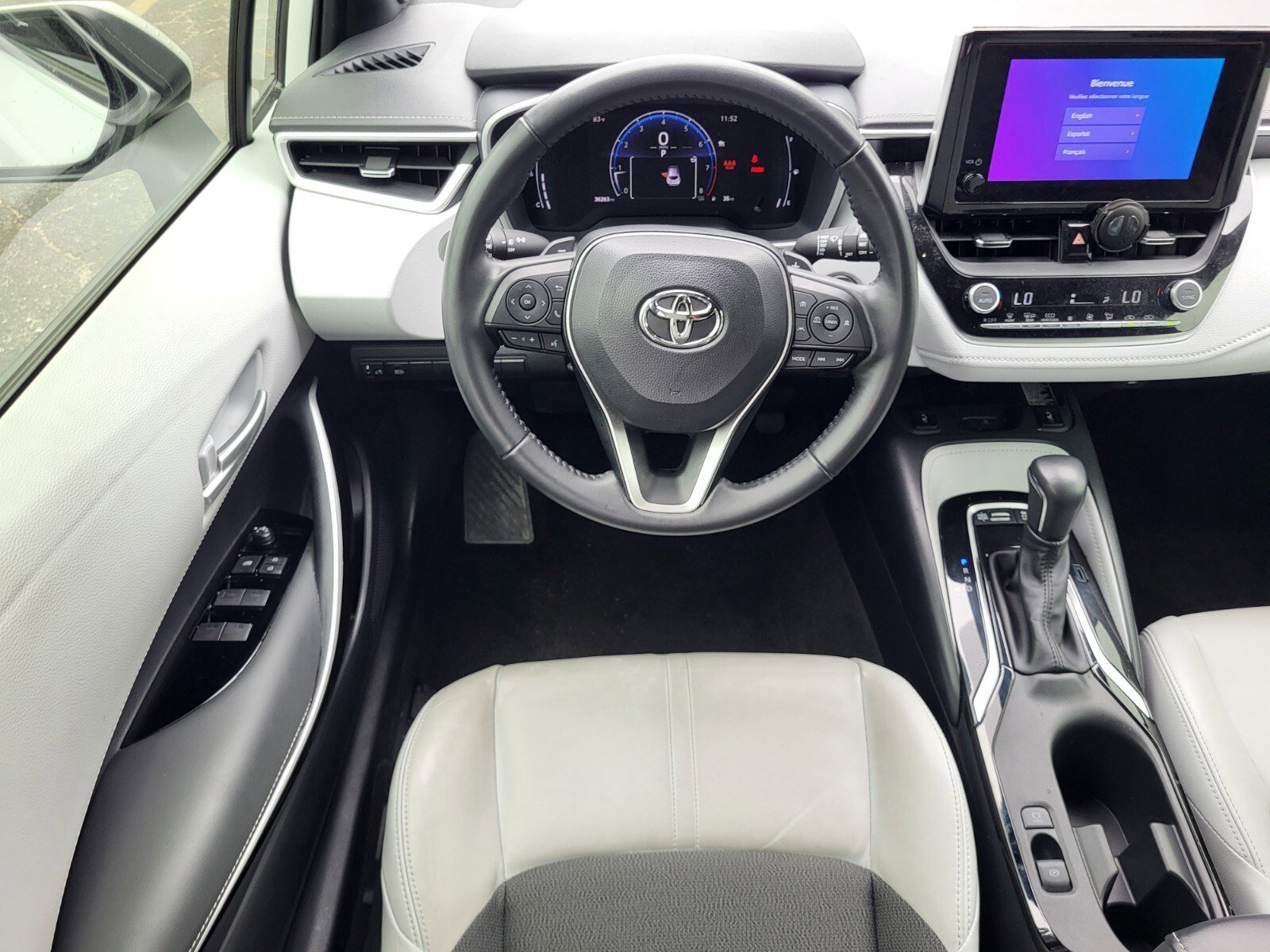 Used 2025 Toyota Corolla XSE FWD image 14