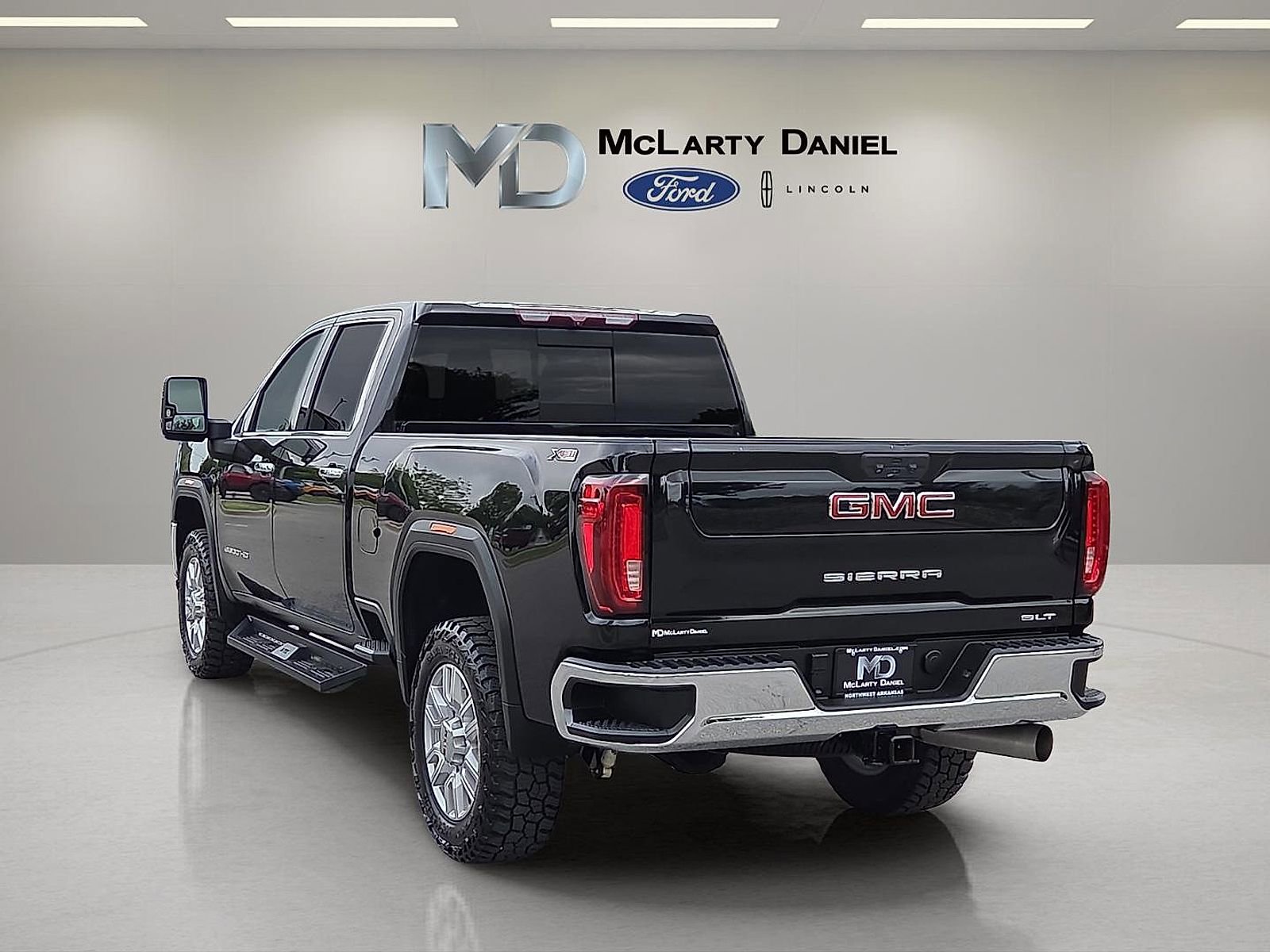 Used 2022 GMC Sierra 3500 SLT w/ SLT Convenience Package image 4