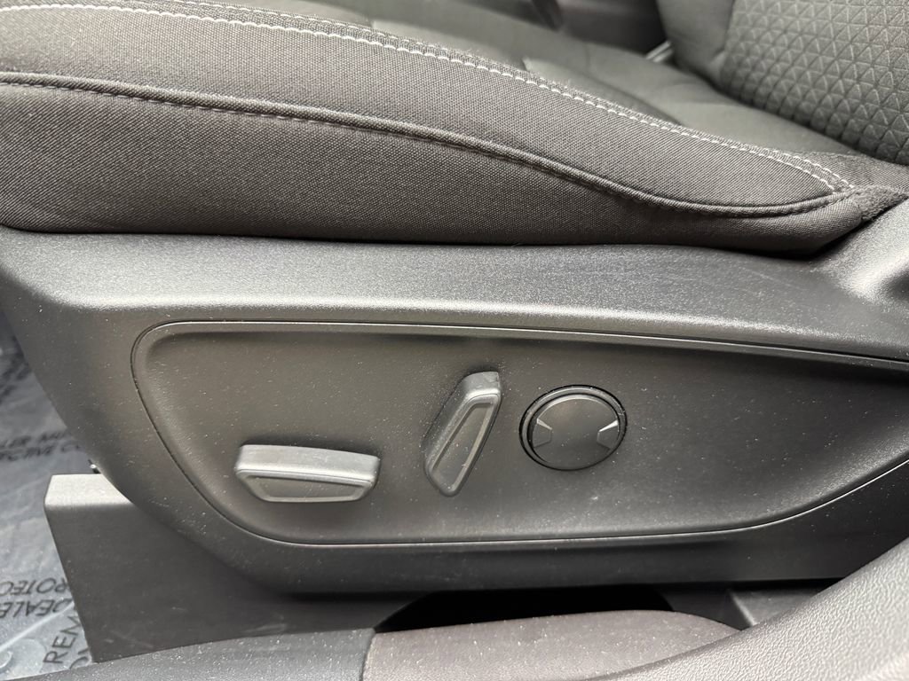 Certified 2023 Ford Escape Active AWD/4WD image 11