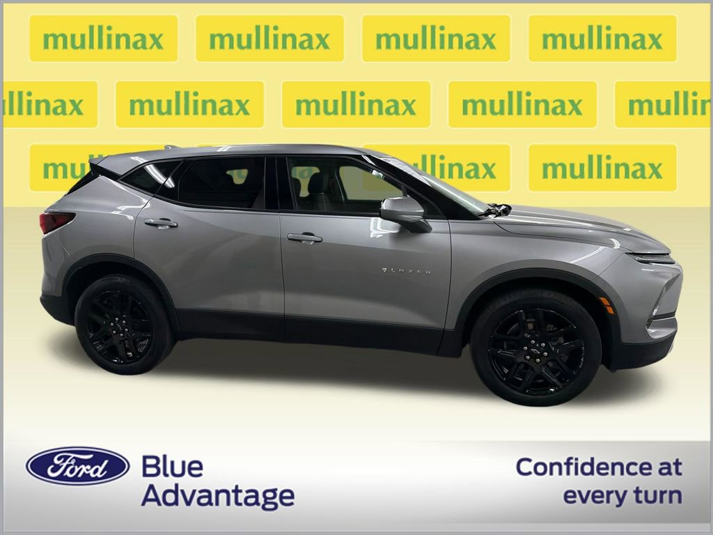 Used 2023 Chevrolet Blazer LT w/ Driver Confidence Package FWD image 2
