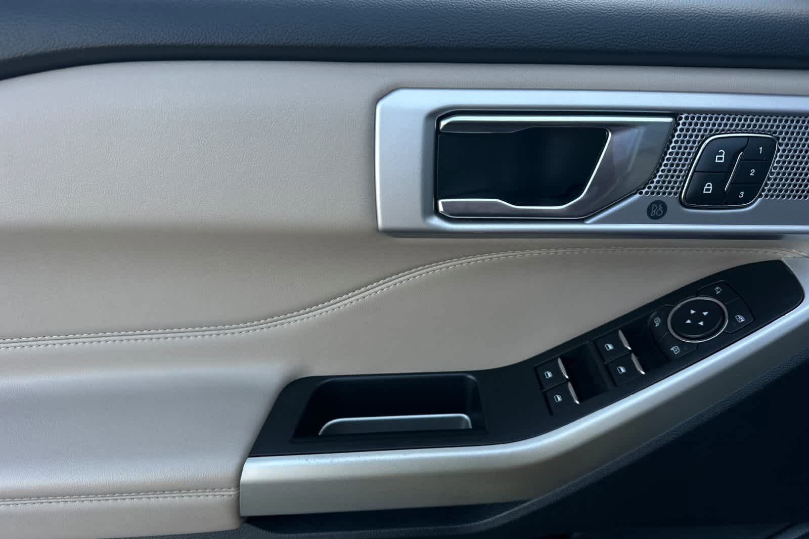 Certified 2021 Ford Explorer Limited w/ Hybrid Equipment Group 310A image 13