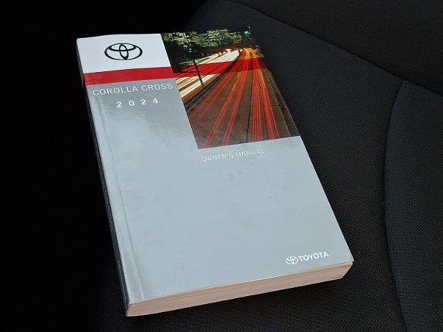 Used 2024 Toyota Corolla Cross LE image 27