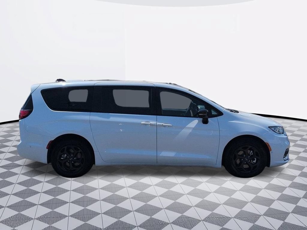 Used 2024 Chrysler Pacifica Limited FWD image 6