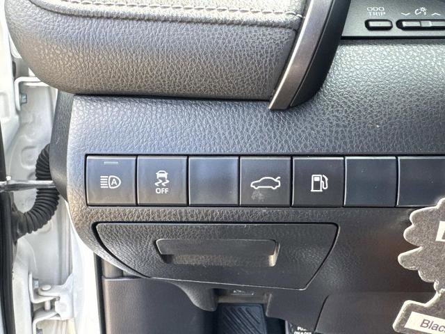 Used 2018 Toyota Camry SE FWD image 31