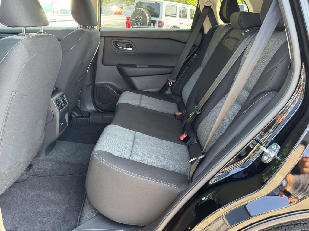 Used 2026 Nissan Rogue SV FWD image 18