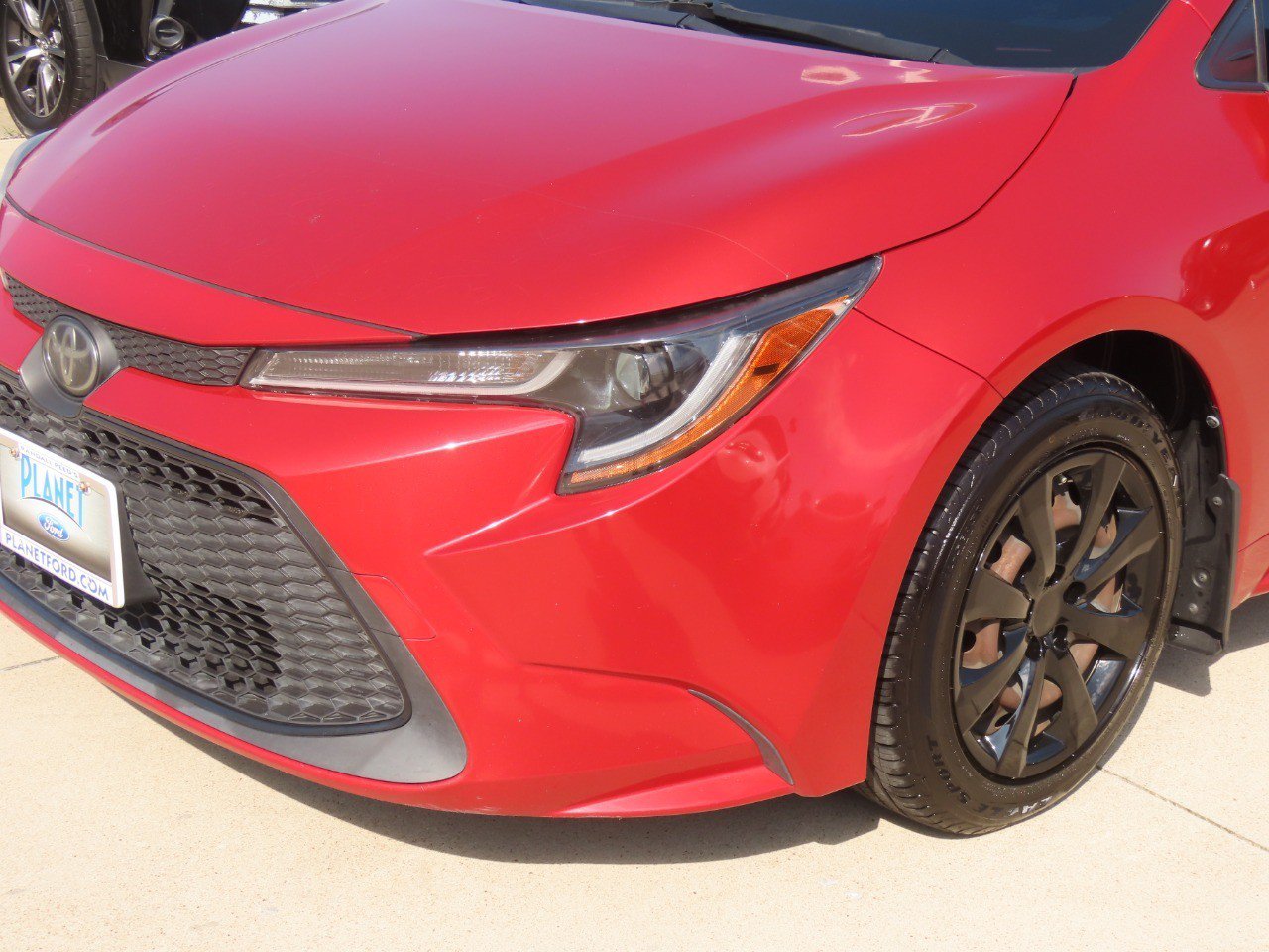 Used 2020 Toyota Corolla LE FWD image 3