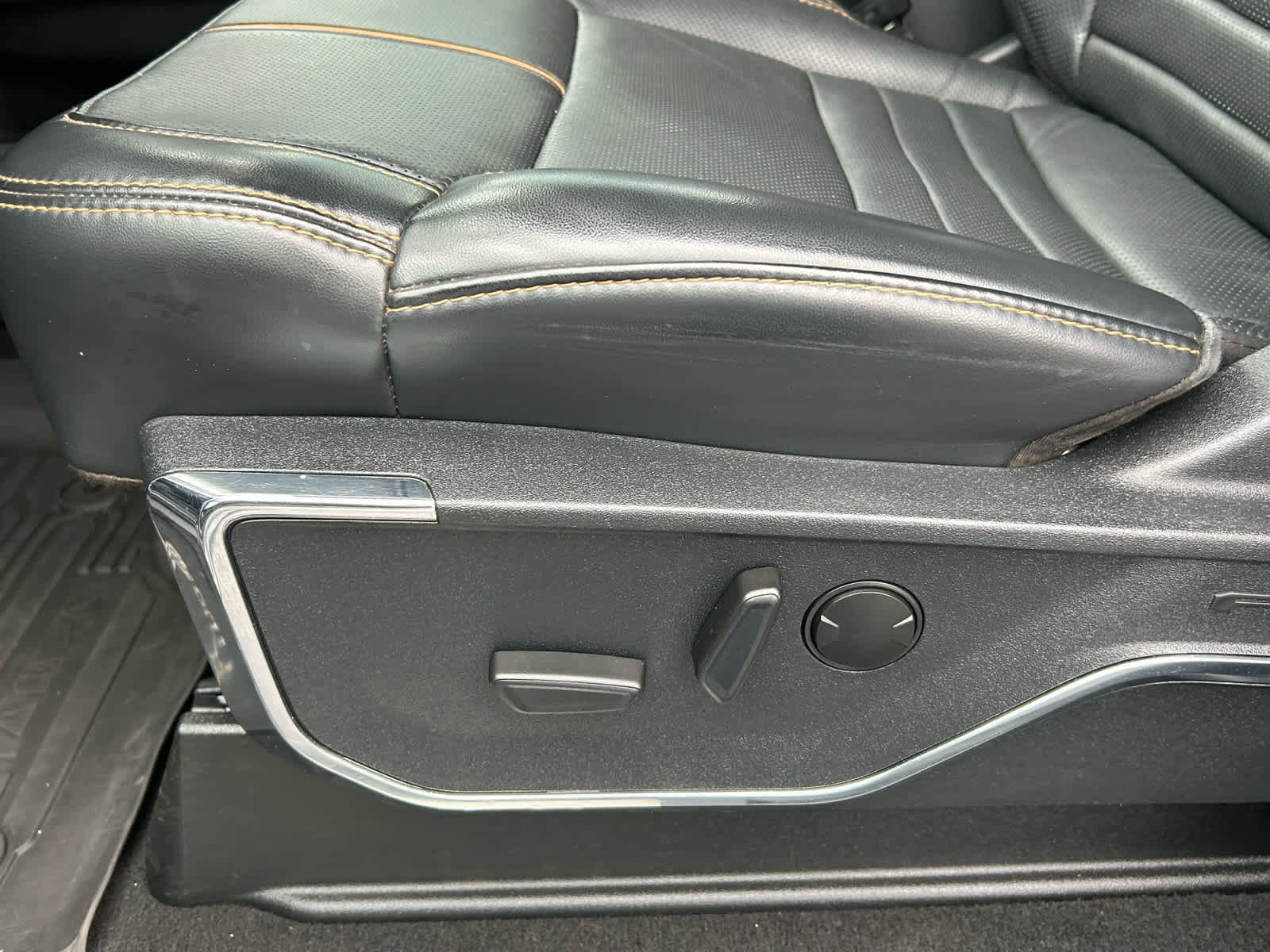 Certified 2023 Ford F350 Platinum w/ Tremor Off-Road Package image 27