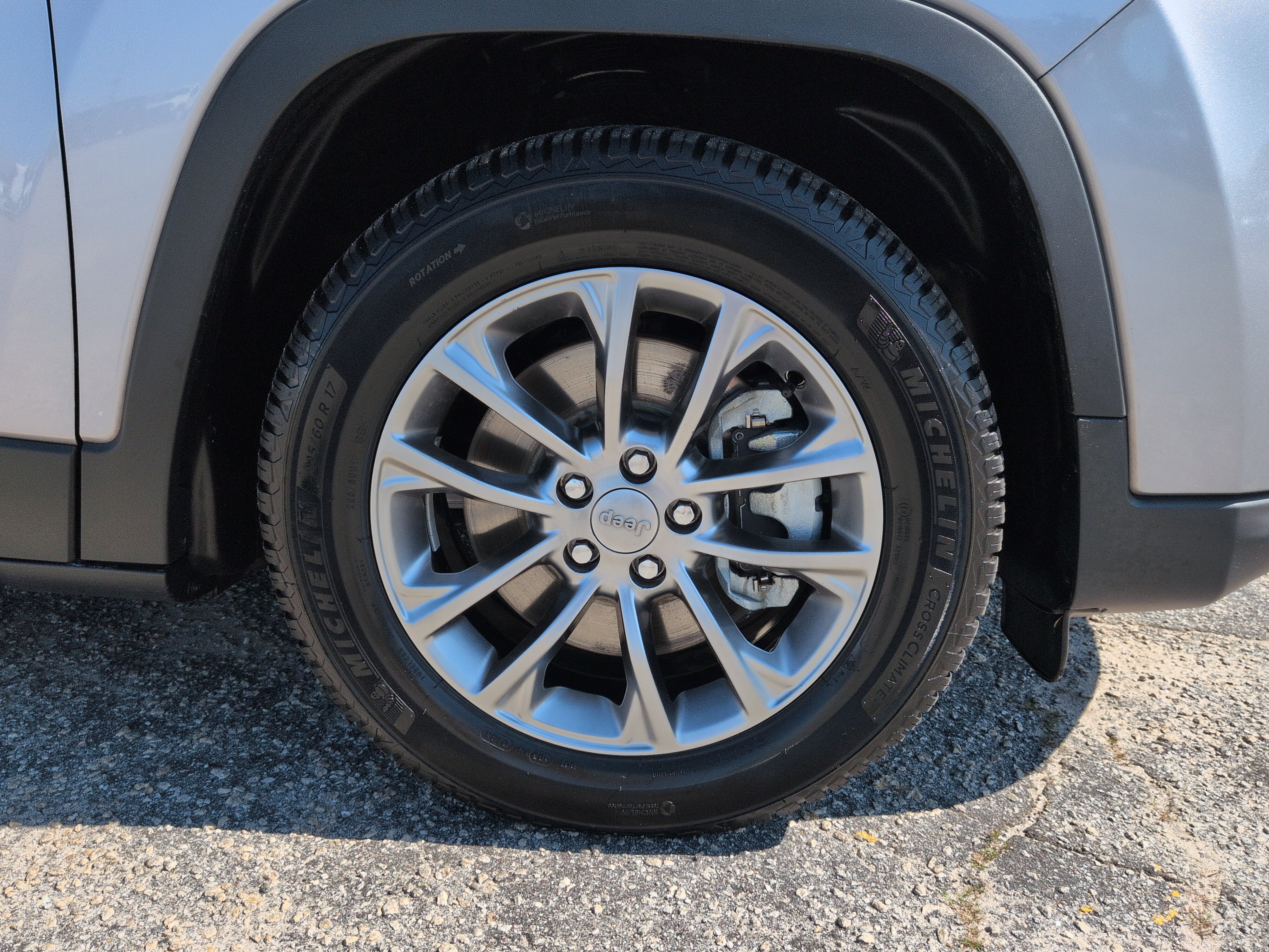 Used 2021 Jeep Cherokee Latitude Lux w/ Sun & Sound Group FWD image 9