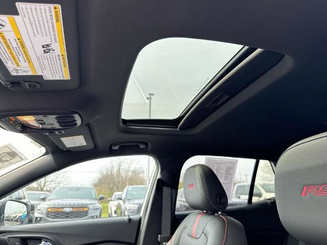 Used 2025 Chevrolet Trax RS w/ Sunroof Package image 19