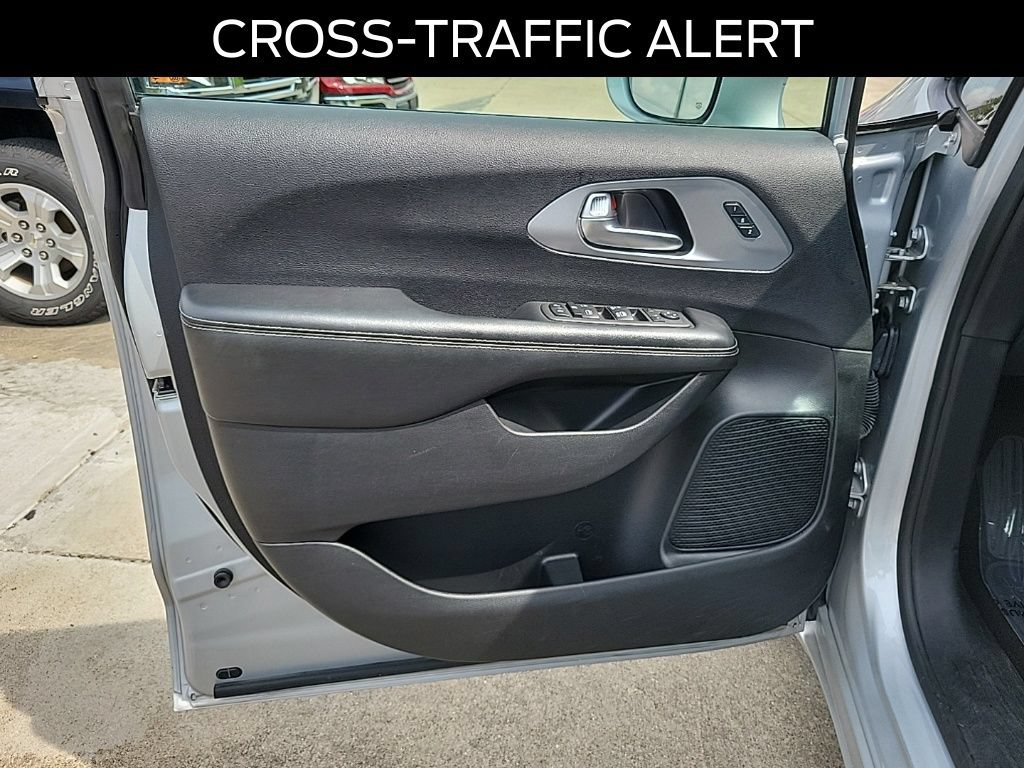Used 2022 Chrysler Pacifica Touring-L w/ S Appearance Package FWD image 20