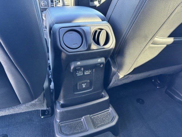 Used 2023 Jeep Wrangler Unlimited Sahara image 27