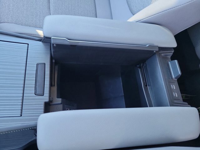 Used 2025 Toyota Sienna LE AWD/4WD image 17