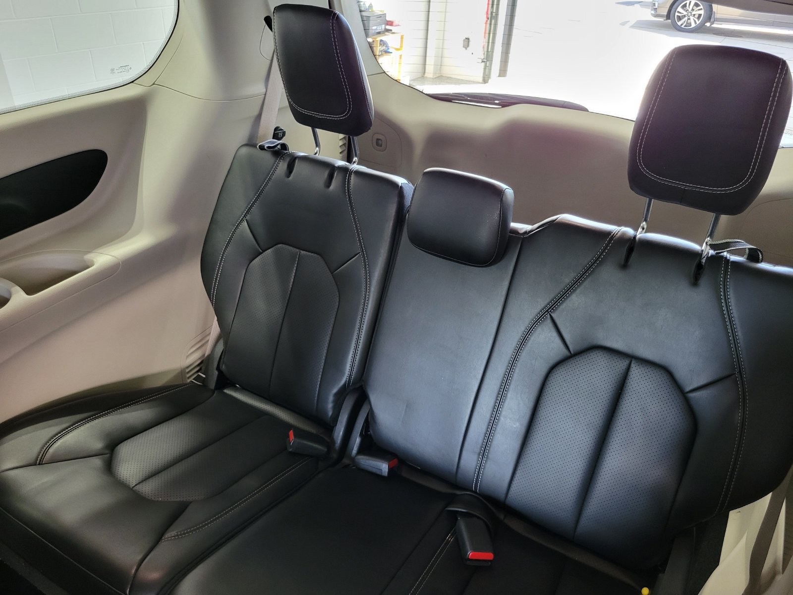 Used 2023 Chrysler Pacifica Touring-L FWD image 29
