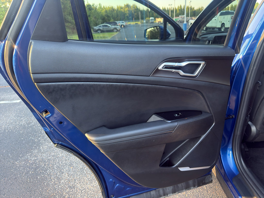 Used 2025 Kia Sportage EX FWD image 18