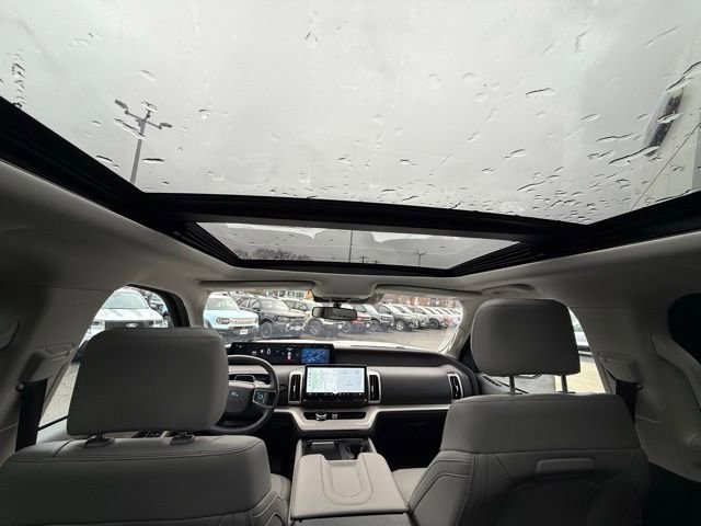 Certified 2025 Ford Expedition Max Active image 11