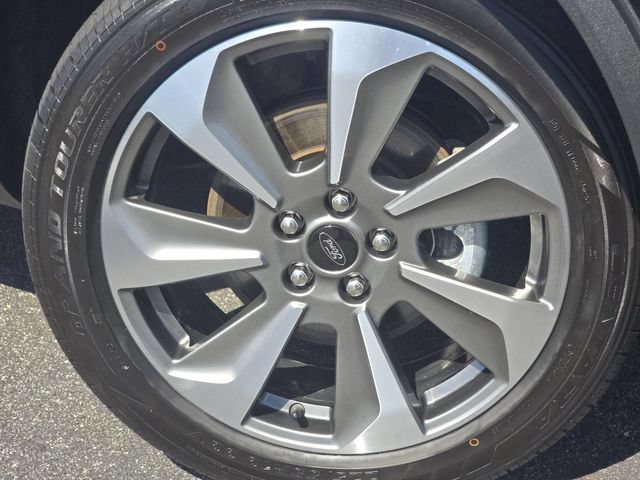 Certified 2025 Ford Escape Platinum AWD/4WD image 10
