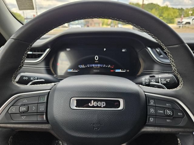 Used 2023 Jeep Grand Cherokee Limited AWD/4WD image 36