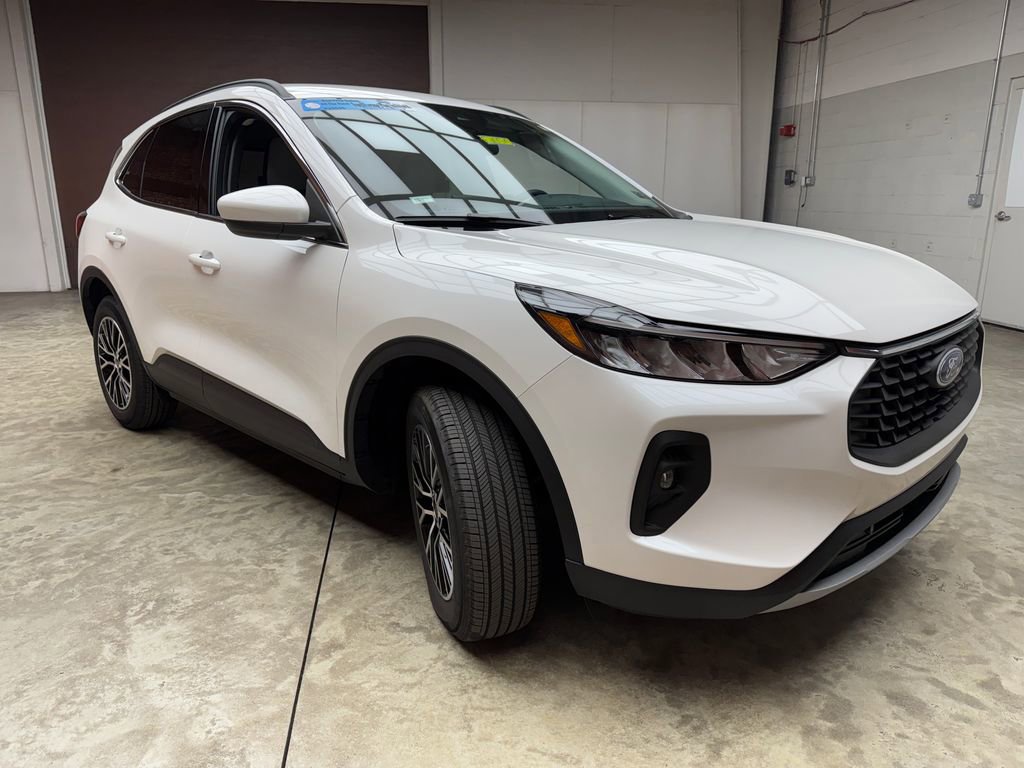 Certified 2025 Ford Escape SE FWD image 5