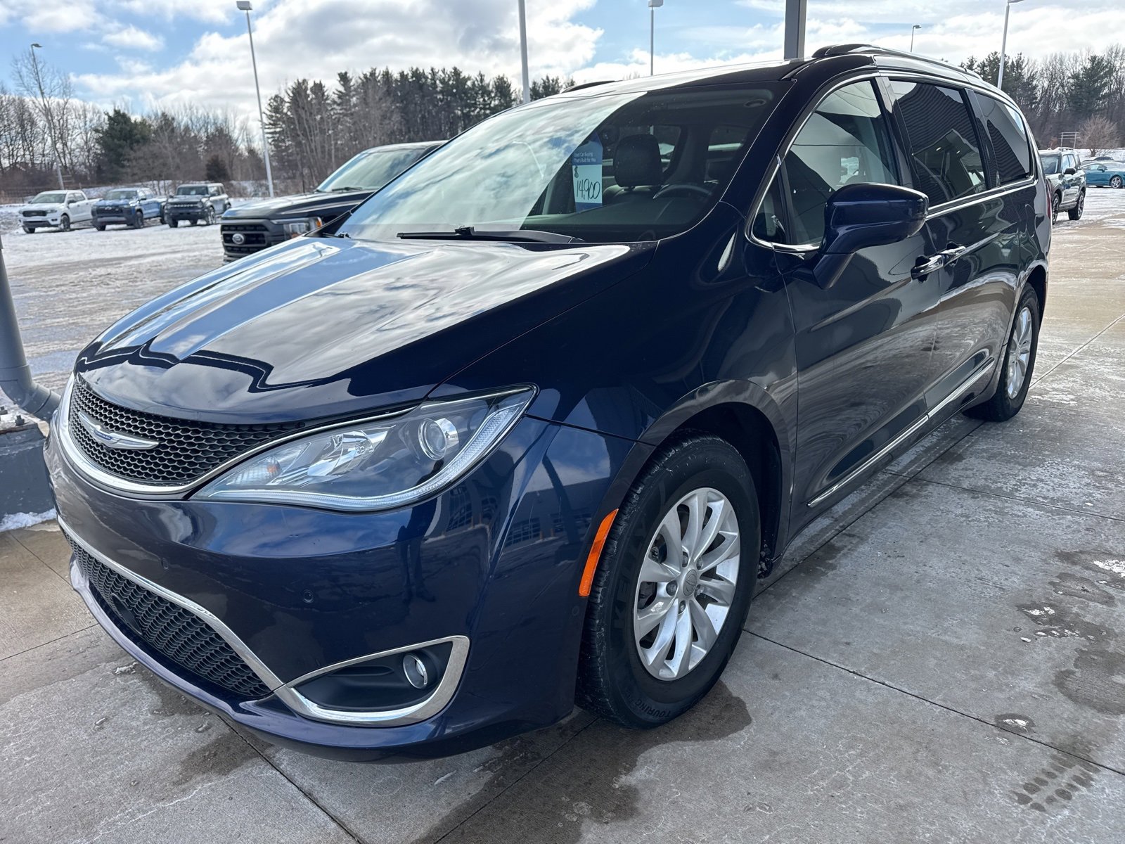 Used 2018 Chrysler Pacifica Touring-L Plus w/ Advanced Safetytec Group image 3