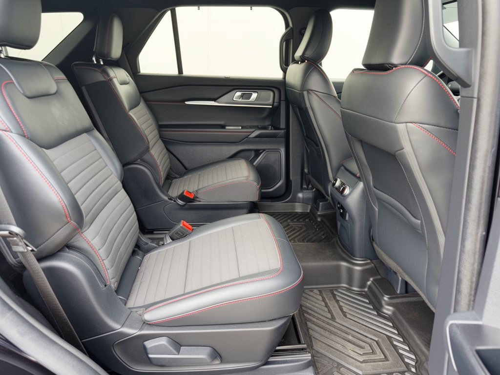 Certified 2025 Ford Explorer ST-Line w/ Premium Package RWD image 29
