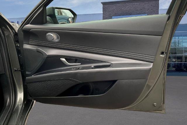 Used 2025 Hyundai Elantra SEL FWD image 26